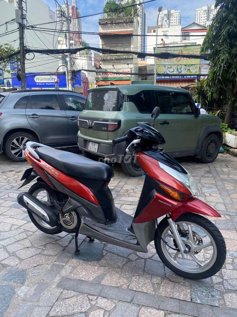 Honda Click màu Đỏ. Mua bán Xe máy tại Quận 7 Tp Hồ Chí Minh được đăng bởi trình minh sơn hình 2