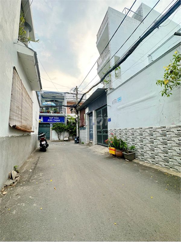 Nhà 5.5x13m, 4 Tầng, HXH Nguyễn Tư Giản, Gò Vấp, Gần mặt tiền.