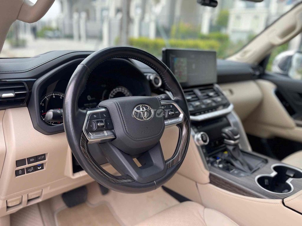 Toyota Land Cruiser LC300 2023 3.5 V6 - 21000 km. Mua bán Ô tô tại Quận 1 Tp Hồ Chí Minh được đăng bởi Nguyên hình 10
