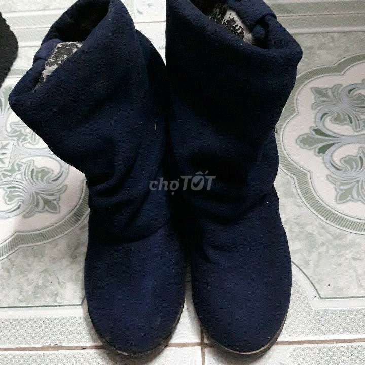 Bốt Nữ Nhung Xanh Đen Thời Trang. Mua bán Giày dép tại Quận Long Biên Hà Nội được đăng bởi Yến Nguyễn Thi Hoàng hình 1