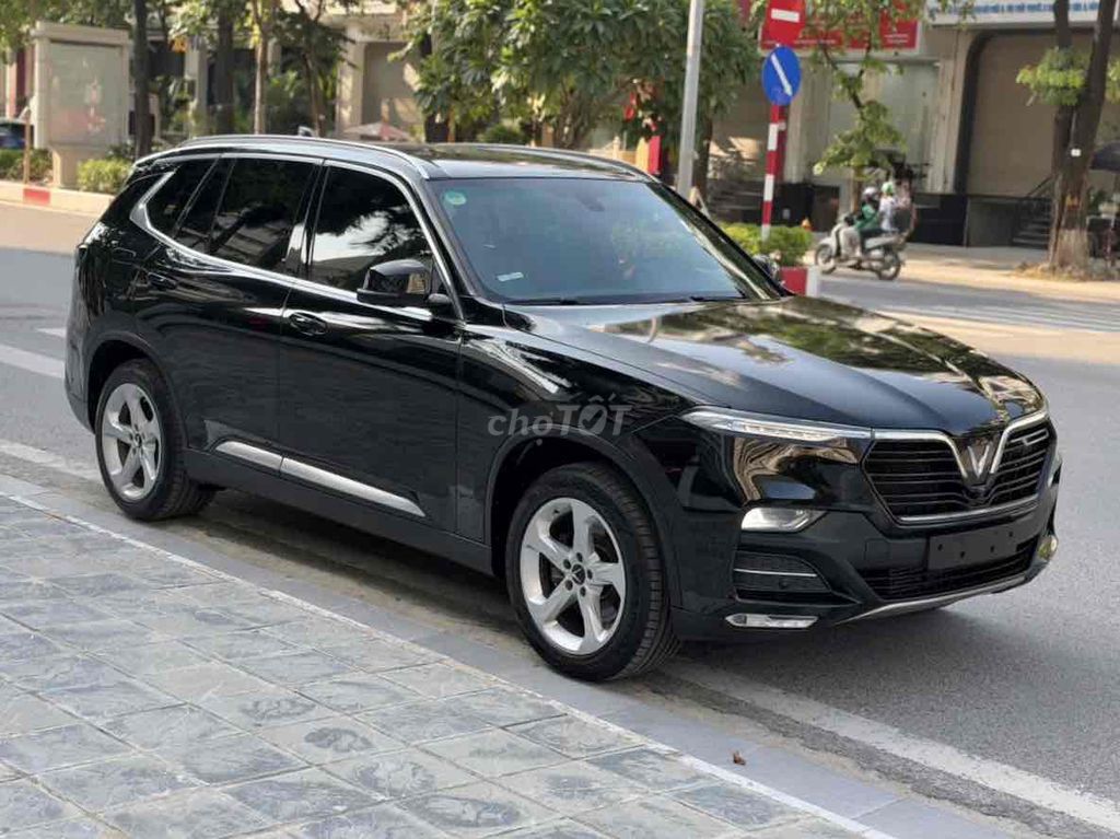 VinFast Lux SA Plus 2.0 AT 2021 черный супер новый