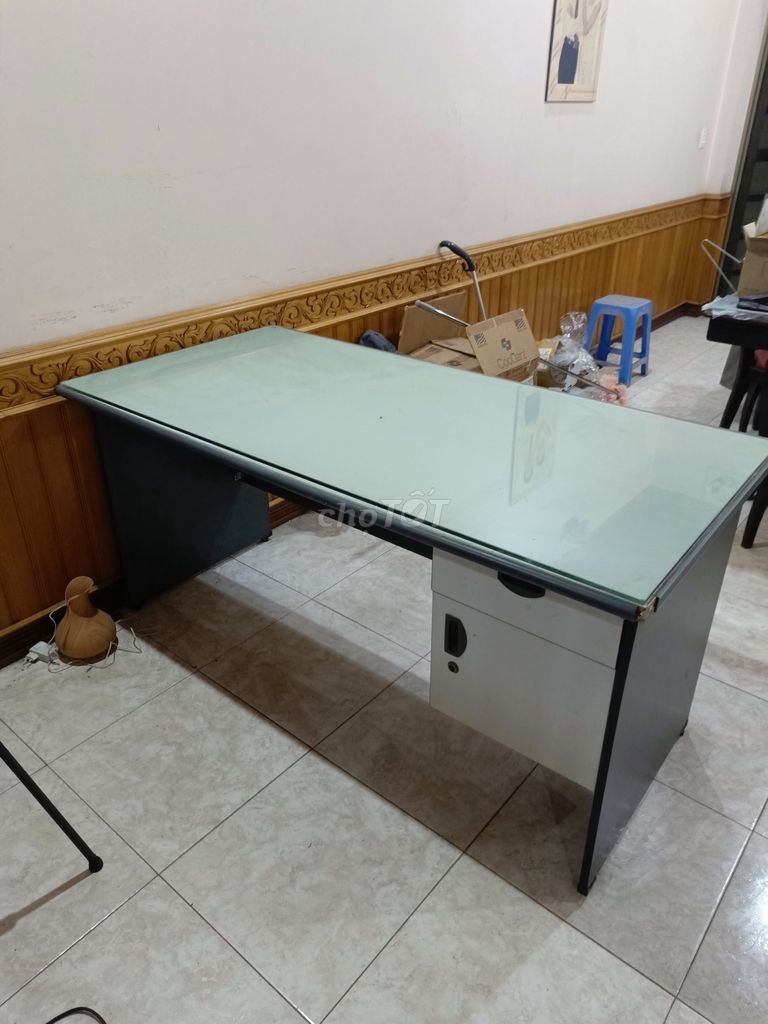 Bàn làm việc Kính Gỗ Đen Trắng. Mua bán Bàn ghế tại Quận Lê Chân Hải Phòng được đăng bởi Công hình 1