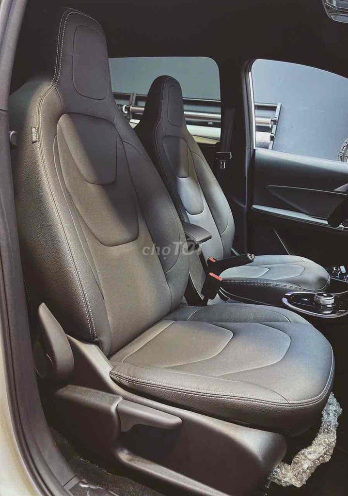 Vinfast E34 Белый 150 тыс. км