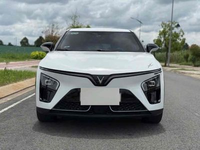 Vinfast VF7 Eco 2025 Trắng 17.000 Km