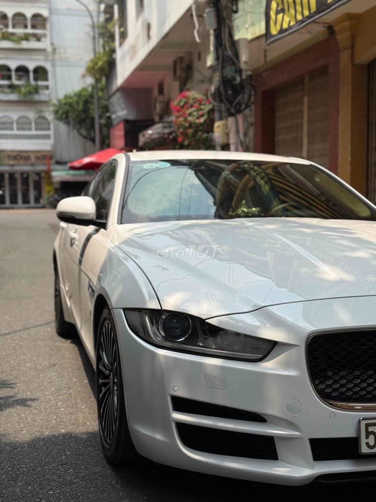 Jaguar XE 2016 - 93000 km. Mua bán Ô tô tại Quận 4 Tp Hồ Chí Minh được đăng bởi đạt hình 8