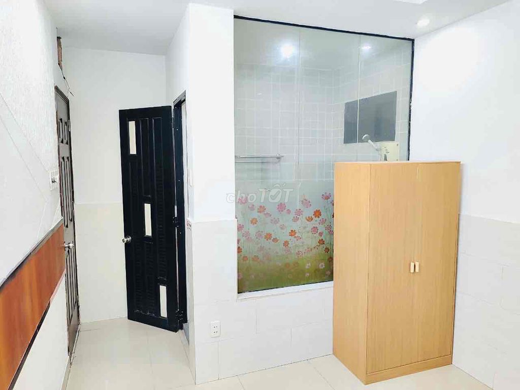 Phòng trọ giá rẻ 20m2 đường Sư Vạn Hạnh Quận 10