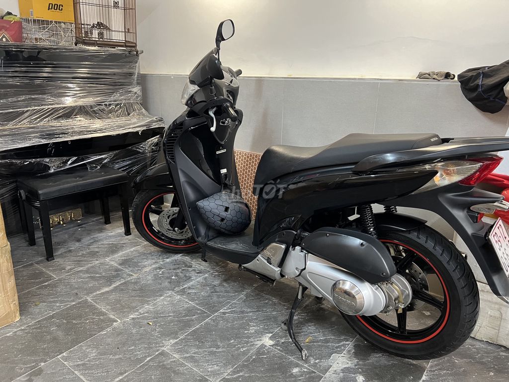 Honda SH 2012 Đen 8000 km. Mua bán Xe máy tại Quận 4 Tp Hồ Chí Minh được đăng bởi vo dinh kuan hình 7