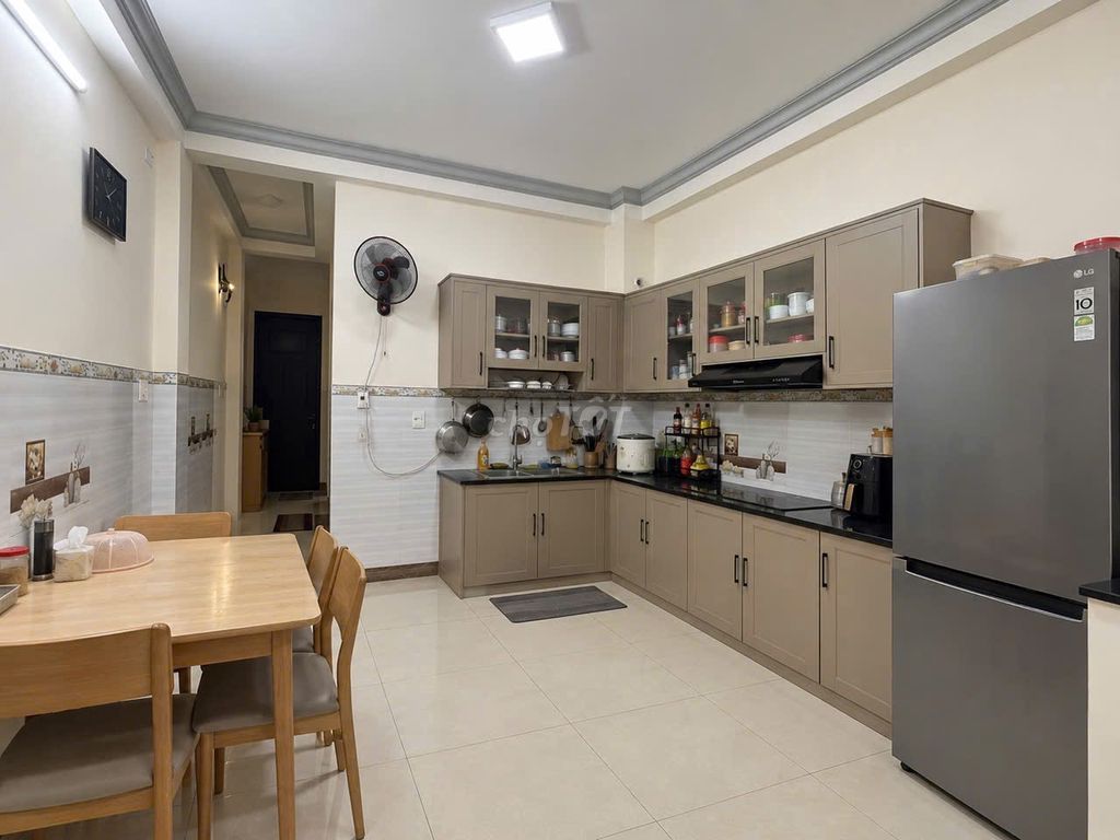 ПРОДАЕТСЯ ДОМ С КУРГАНОМ МАНГО - 4 Х 19 М - 4 ЭТАЖА - 5 КВ.М. - 8 М РЯДОМ С РЫНКОМ - 70 ТР/М2