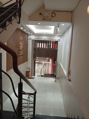 Аренда · 3 комн. · 48 м² · Quận 1, ул. Đường Lê Thị Riêng