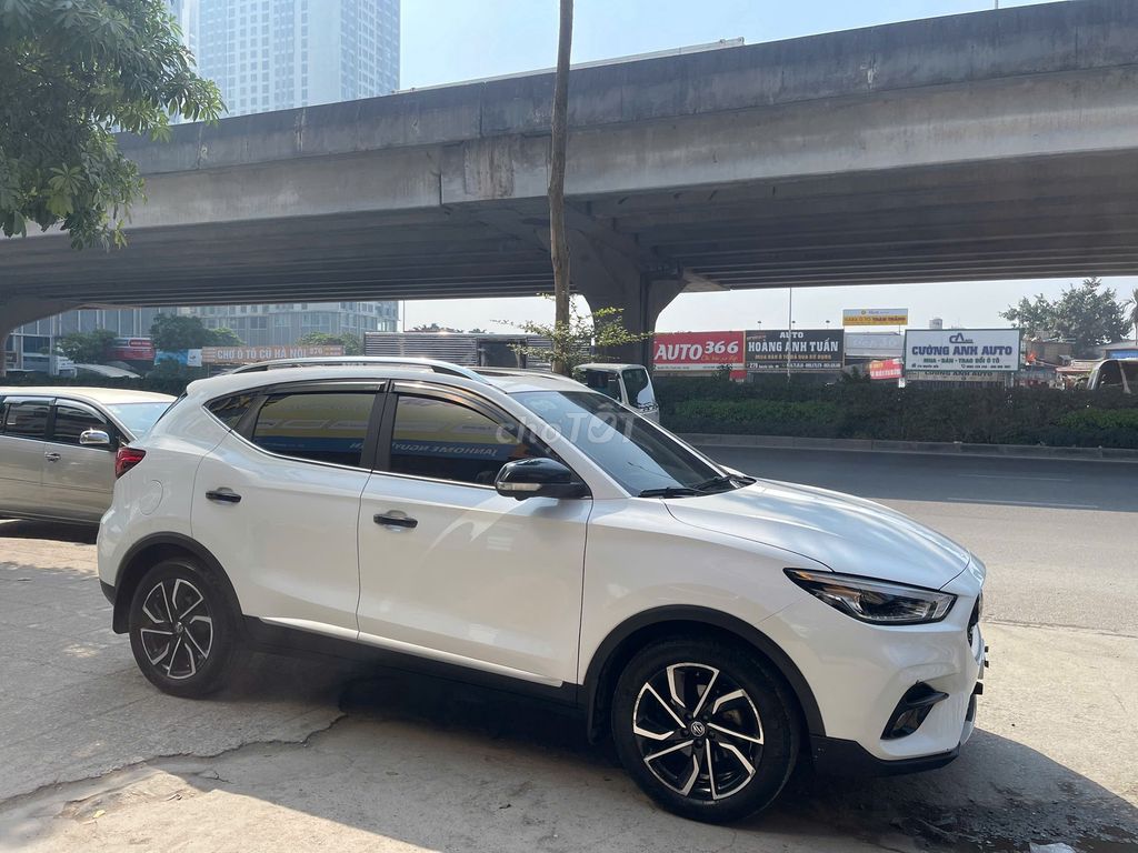 MG ZS Luxury 2023 màu trắng. Mua bán Ô tô tại Quận Thanh Xuân Hà Nội được đăng bởi Thanh Biz Nguyễn Thái Auto hình 4