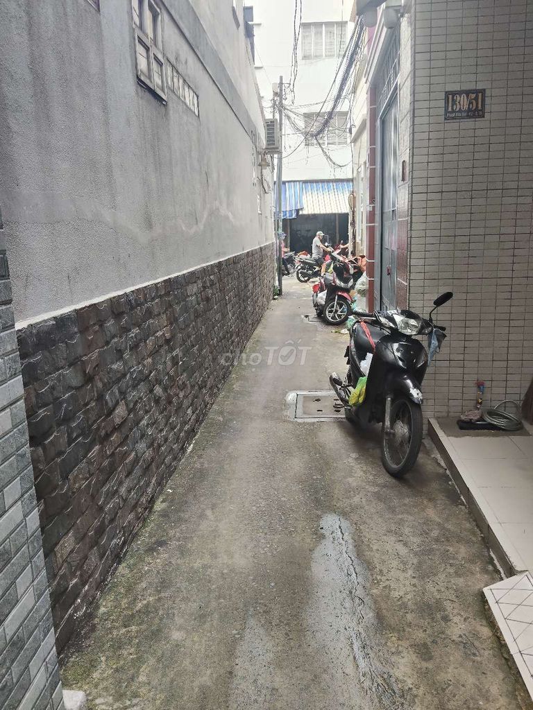 Nhà bên hông hẻm chợ hẻm Phạm Văn Hai 