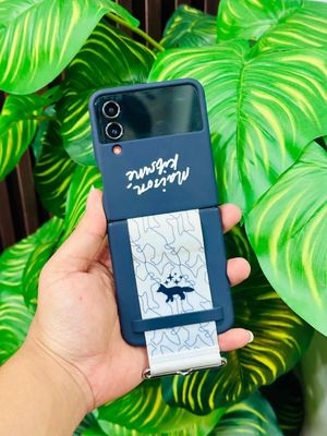 Sam Sung Galaxy Zflip 4 8GB/256GB Vàng 99% ZIN.. Mua bán Điện thoại tại Quận 10 Tp Hồ Chí Minh được đăng bởi iStockHCM hình 1