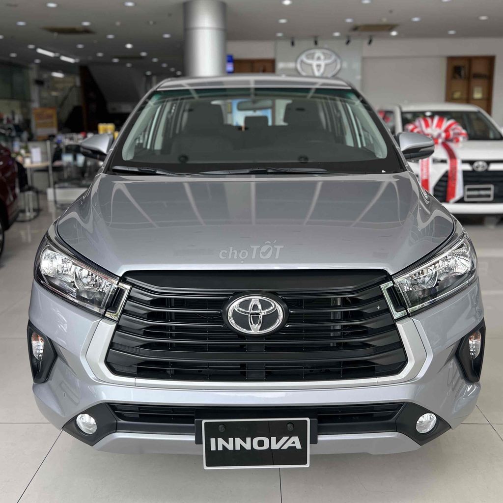 Toyota Innova 2.0E - Bank 80% - Giá Giao Ngay