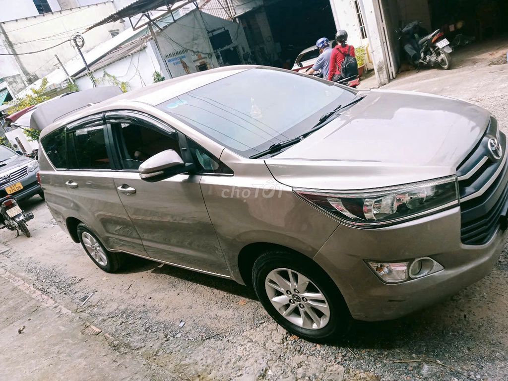 Toyota Innova 2016 2.0E - 282000 km. Mua bán Ô tô tại Quận 6 Tp Hồ Chí Minh được đăng bởi Trinh Tu Nguyet hình 3