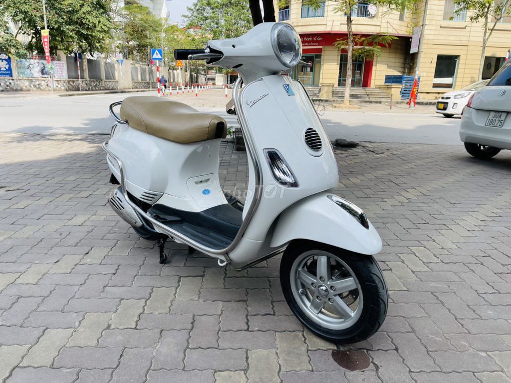 VESPA LX 125IE TRẮNG XE NGUYÊN ZIN BIỂN HÀ NỘI. Mua bán Xe máy tại Quận Bắc Từ Liêm Hà Nội được đăng bởi THANH BÌNH hình 4