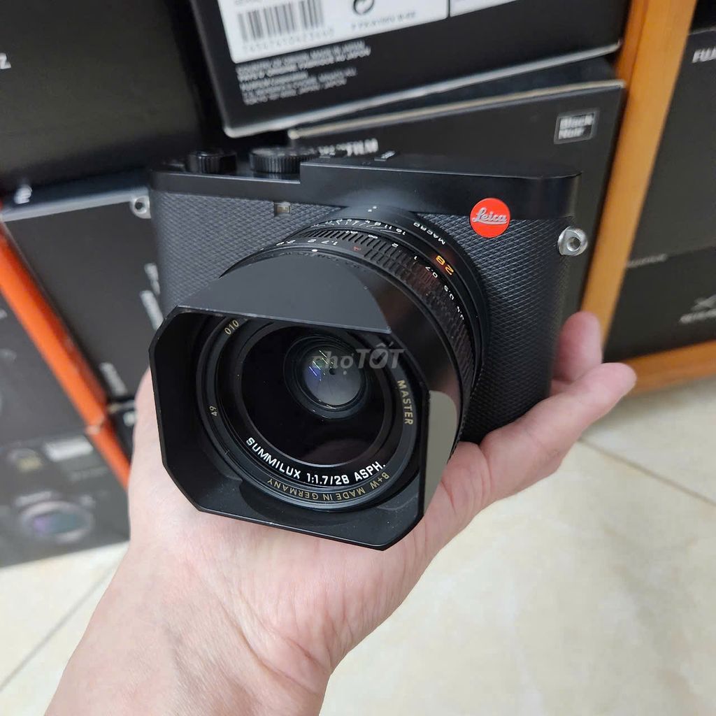 Leica Q2 Black giá tốt