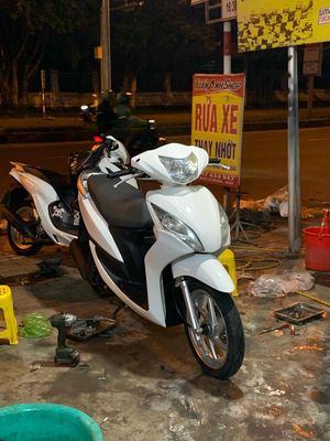 Honda Vision màu Trắng. Mua bán Xe máy tại Thành phố Buôn Ma Thuột Đắk Lắk được đăng bởi Tuấn Anh