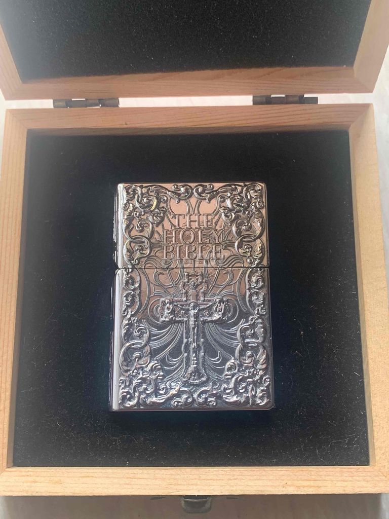 Bật lửa Zippo Holy Bible Bạc khối nee full hộp. Mua bán Đồ sưu tầm, đồ cổ tại Quận 1 Tp Hồ Chí Minh được đăng bởi thanh lý thuận mua vừa bán  hình 1