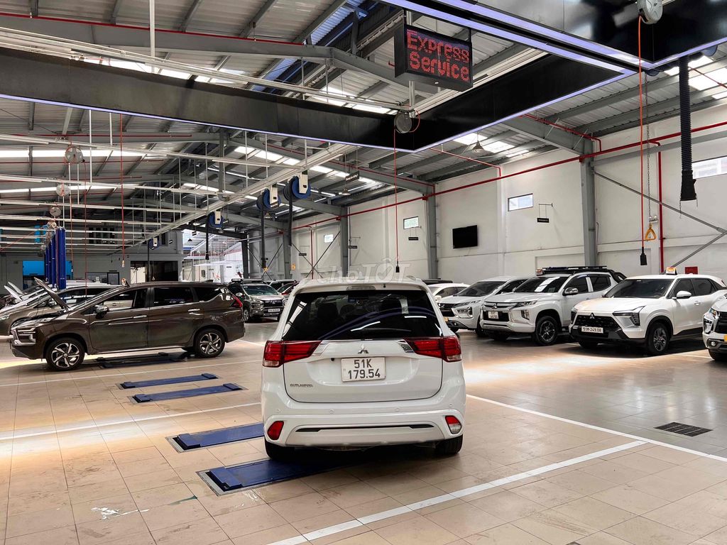 Mitsubishi Outlander 2022 2.0 Premium - 26326 km. Mua bán Ô tô tại Quận 7 Tp Hồ Chí Minh được đăng bởi Mitsubishi Thông  hình 10