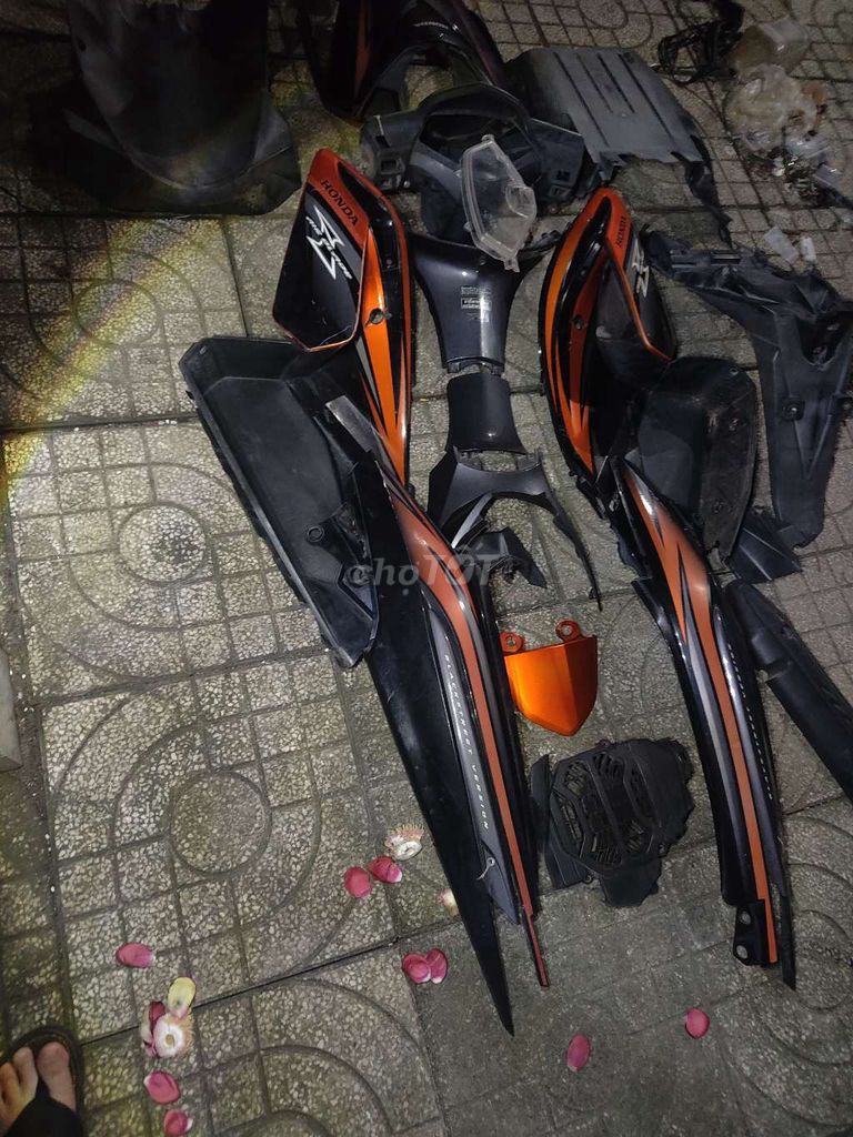 Combo full dàn áo AB thái 2010 còn mới 70% 1tr3. Mua bán Phụ tùng xe tại Thành phố Thuận An Bình Dương được đăng bởi Nhãn Tuyềnn hình 2