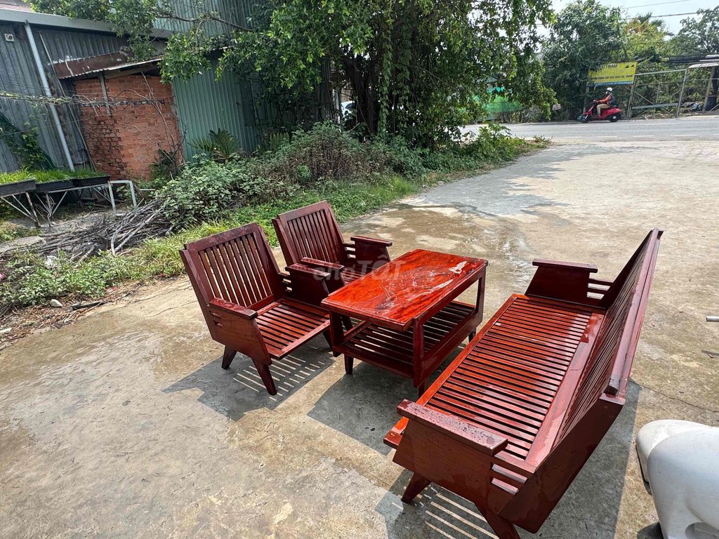 Bộ bàn ghế gỗ ngoài trời. Mua bán Bàn ghế tại Huyện Củ Chi Tp Hồ Chí Minh được đăng bởi Duy Nguyên hình 1
