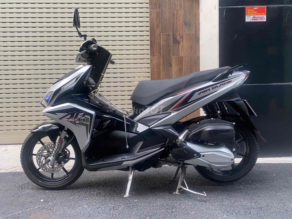 Honda Air Blade 2016 серебристый с амортизаторами и дисками RCB