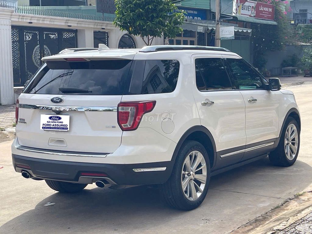 Ford Explorer белый, б/у, 7 мест, бензин