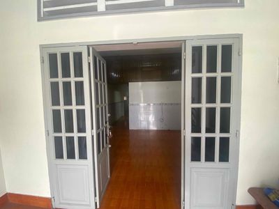 Cho thuê nhà nguyên căn 1 trệt 1 lửng gần chợ Sáng