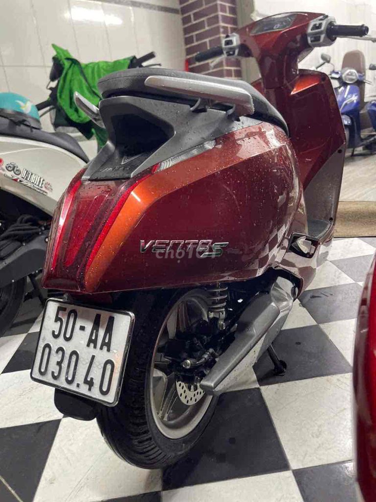 VinFast VentOS Red 7000 км продается с мешком для фасоли