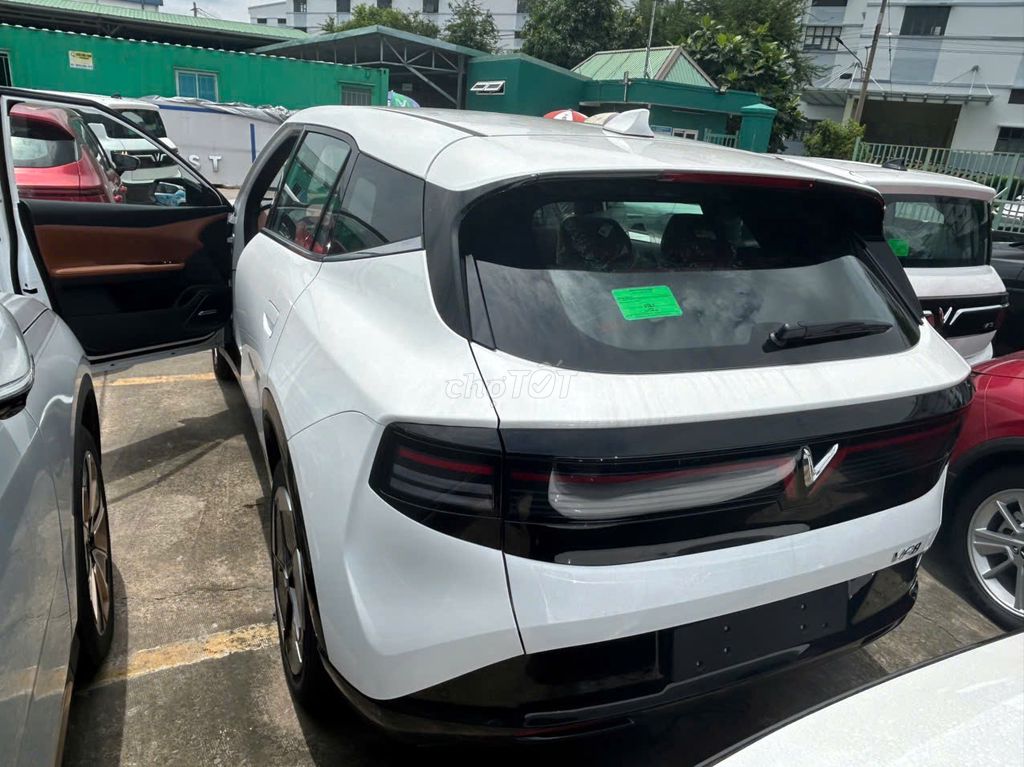 VinFast VF8 ALL NEW Белый Коричневый