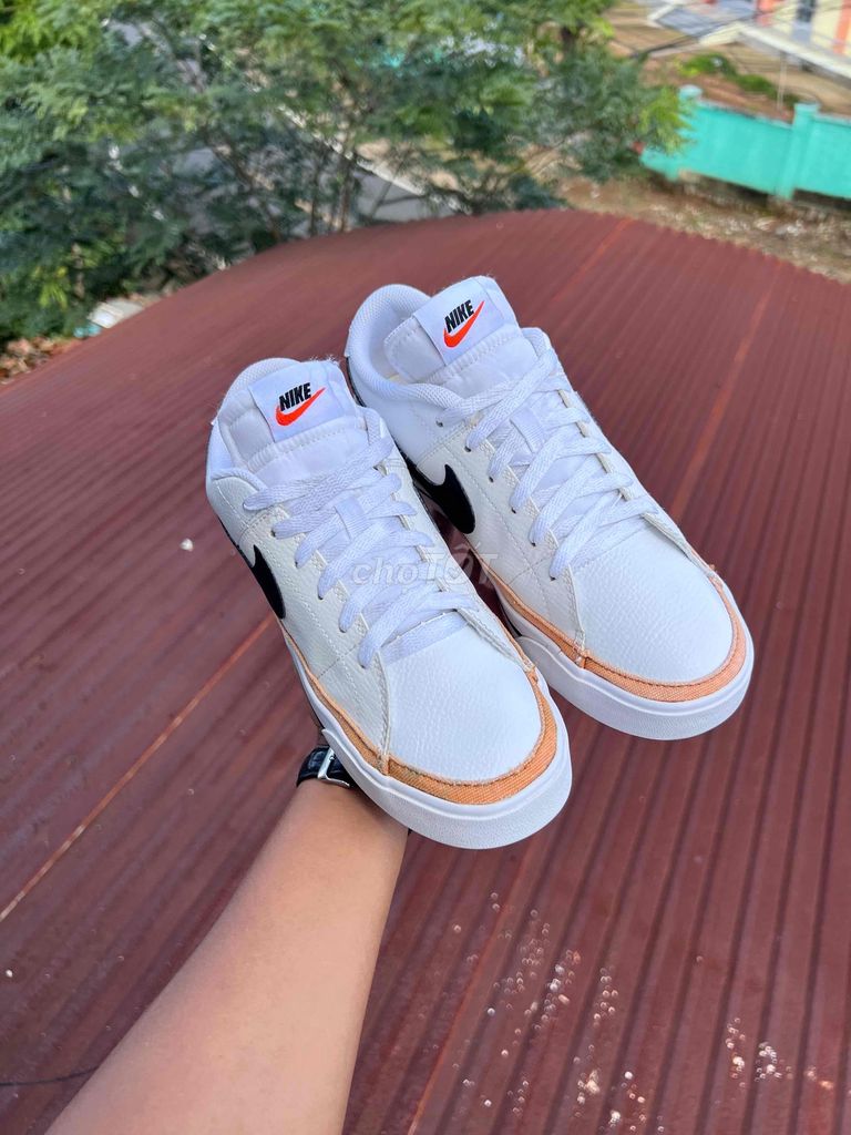 Giày size 42 -- NIKE COURT LEGACY