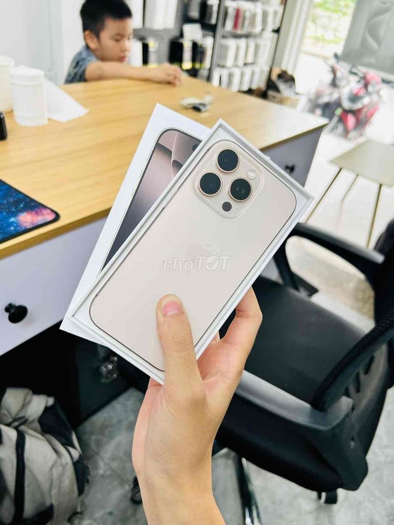 iPhone 15 Pro 128GB sa mạc chính hãng fullbox