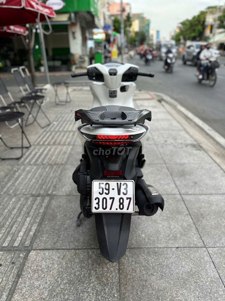 Honda SH 150i ABS 2020 Sporty Trắng. Mua bán Xe máy tại Quận Bình Thạnh Tp Hồ Chí Minh được đăng bởi VÕ MINH HẬU hình 12