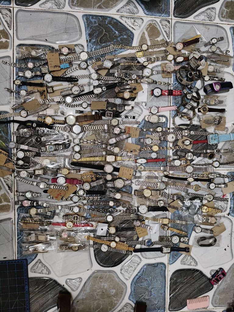 Đồng hồ đeo tay nữ đã dùng 98%. Mua bán Đồng hồ tại Huyện Châu Thành Sóc Trăng được đăng bởi NHAKINHDOANH hình 1