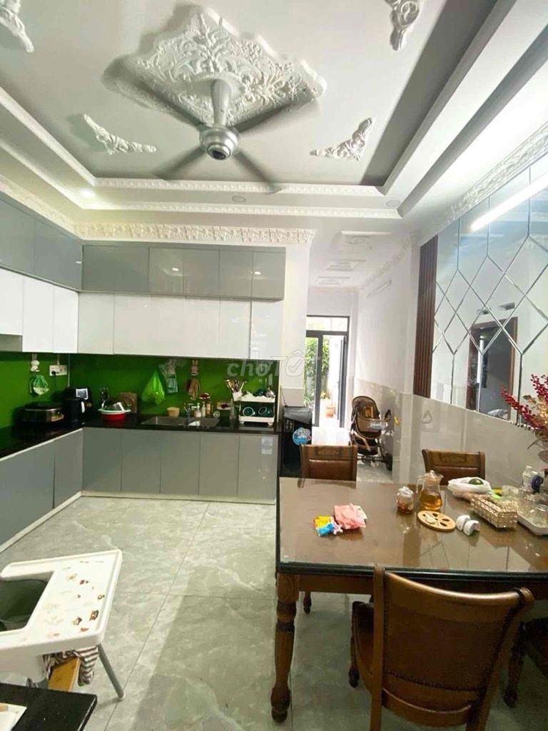 Срочно продаю дом 100 м², 3 этажа, 5 спален