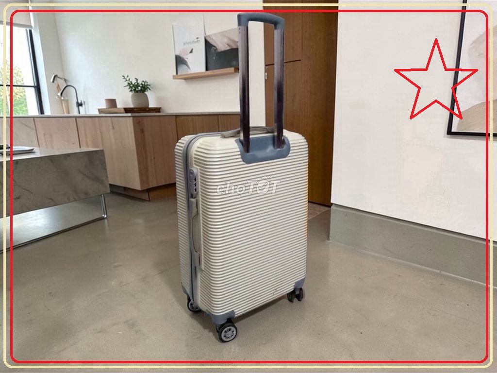 Vali du lịch Composite 40x60 NGUYÊN KHỐI MỚI 90%. Mua bán Túi xách tại Quận Bình Tân Tp Hồ Chí Minh được đăng bởi KHỦNG LONG XÀO TỎI hình 1