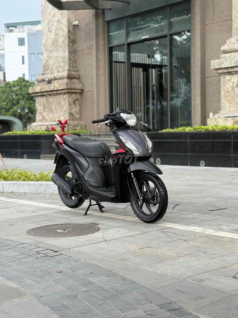 Honda Vision Sport Smartkey thể thao Nhám 29F1. Mua bán Xe máy tại Quận Ba Đình Hà Nội được đăng bởi Xe Máy Nam Thi hình 8