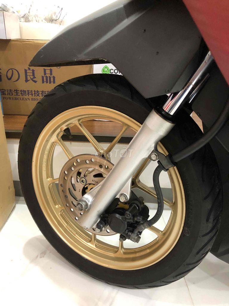 Honda Click Thái 2017 Đỏ Đen Mâm Vàng. Mua bán Xe máy tại Quận 12 Tp Hồ Chí Minh được đăng bởi Huỳnh Tuấn Anh hình 4