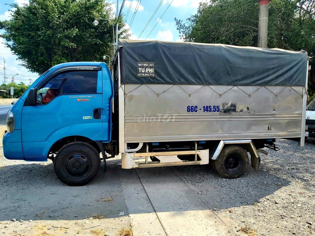 cần bán xe tải 2.5 tấn KIA K250 thùng mui bạt 2018
