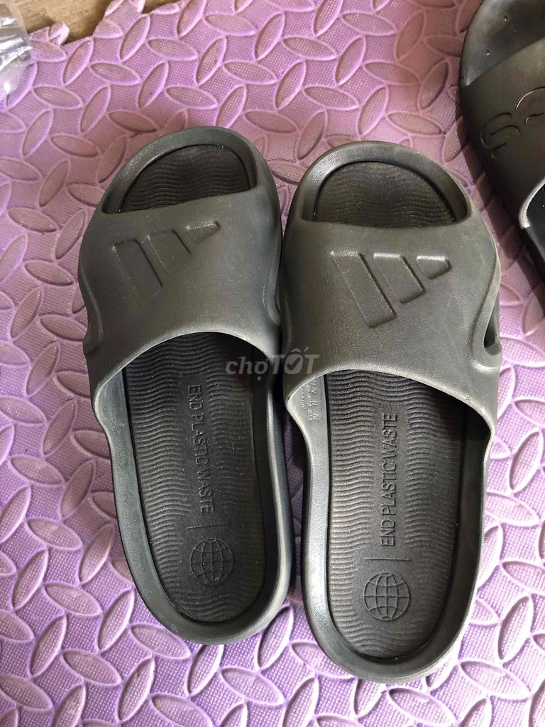 Dép đúc Adidas Cao su Đen 41.5-42.5. Mua bán Giày dép tại Huyện An Dương Hải Phòng được đăng bởi Tu Tang Quang hình 1