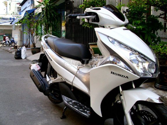Chính chủ bán xe air blade 2011 trắng ngọc trai. Mua bán Xe máy tại Quận Hai Bà Trưng Hà Nội được đăng bởi Le Tam hình 2