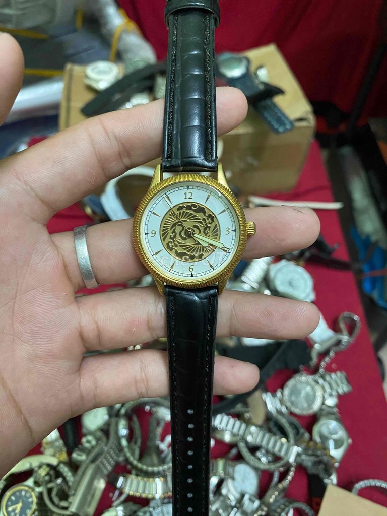 Đồng hồ đeo tay Nam dây da Vàng giá tốt. Mua bán Đồng hồ tại Huyện Thủ Thừa Long An được đăng bởi MINH PHAT hình 1