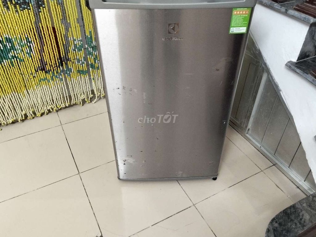 Tủ lạnh Electrolux EUM0900SA 92L. Mua bán Tủ lạnh tại Quận Thanh Xuân Hà Nội được đăng bởi Lê Văn quốc hình 1