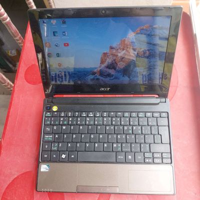 Laptop mini Acer 10 inch zin ok