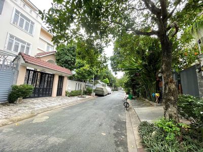 Аренда · 5 комн. · 220 м² · Quận 7, ул. Hoàng Quốc Việt