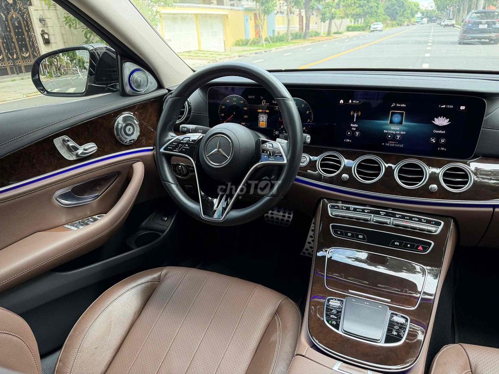 Mercedes-Benz E200 Exclusive 2021 черный 8100 миль