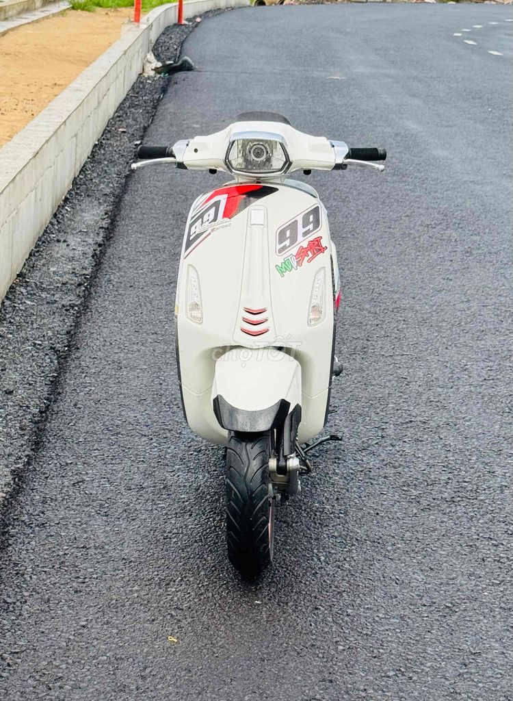 Piaggio Vespa Sprint 2016 3vie Trắng xe zin 9 chủ. Mua bán Xe máy tại Quận Gò Vấp Tp Hồ Chí Minh được đăng bởi CHXM 86 chuyên bán xe trả góp hình 3