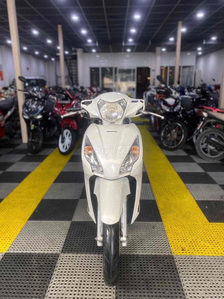 Vision đẹp, máy êm thì thầm bao vọt. Mua bán Xe máy tại Quận 8 Tp Hồ Chí Minh được đăng bởi Quân  hình 5