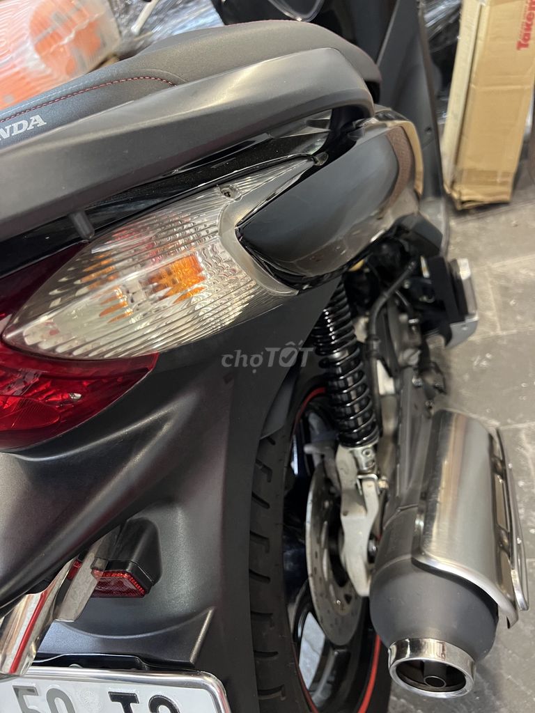 Honda SH 2012 Đen 8000 km. Mua bán Xe máy tại Quận 4 Tp Hồ Chí Minh được đăng bởi vo dinh kuan hình 3