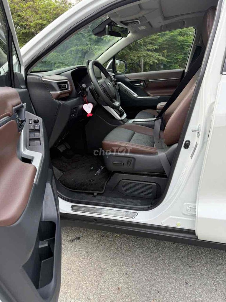 cần bán gấp toyota innova hybrid 2023, odo: 4000km